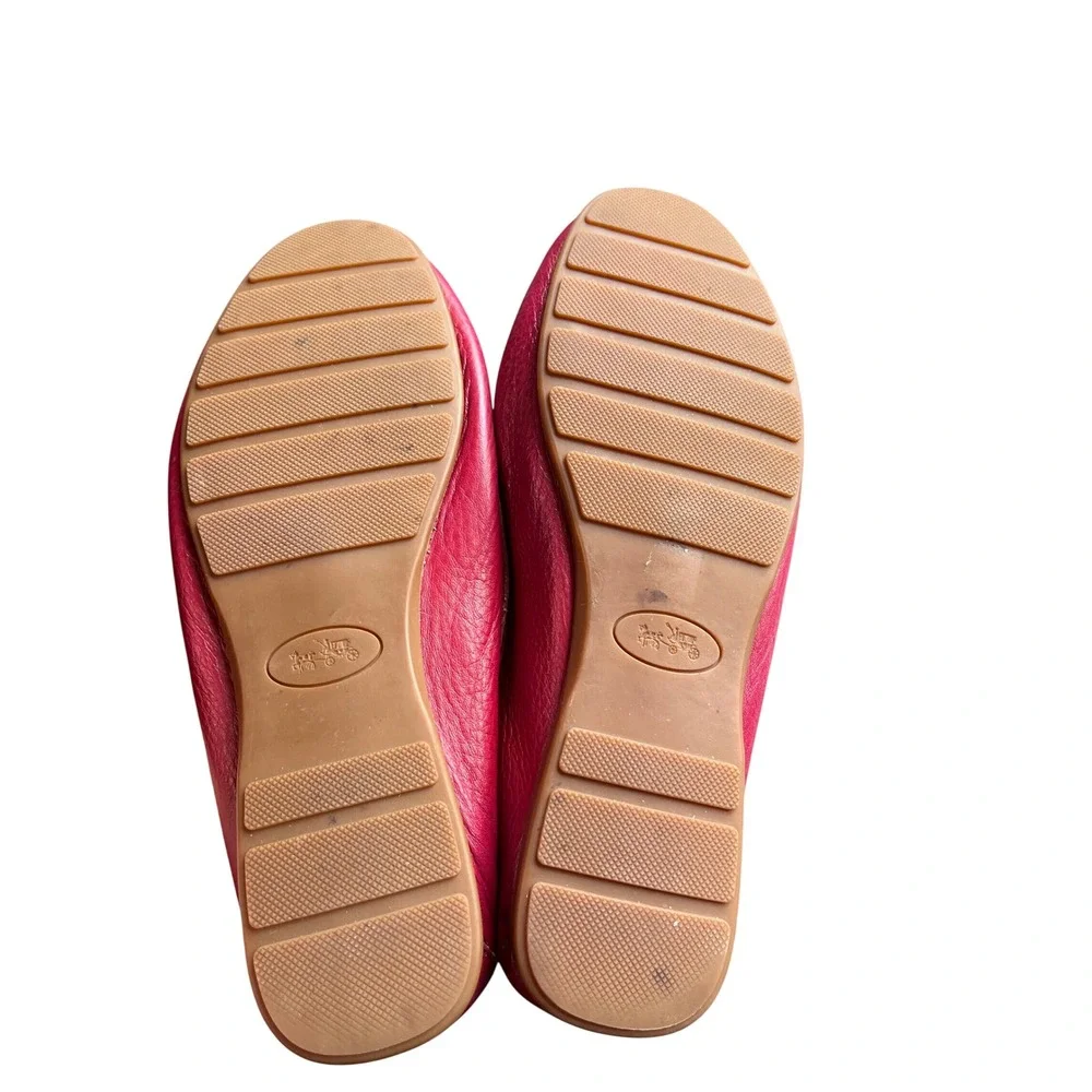 Coach Olive Loafers Berry Pink Pebbled Leather Gold Logo Hardware Flats Sz 7
